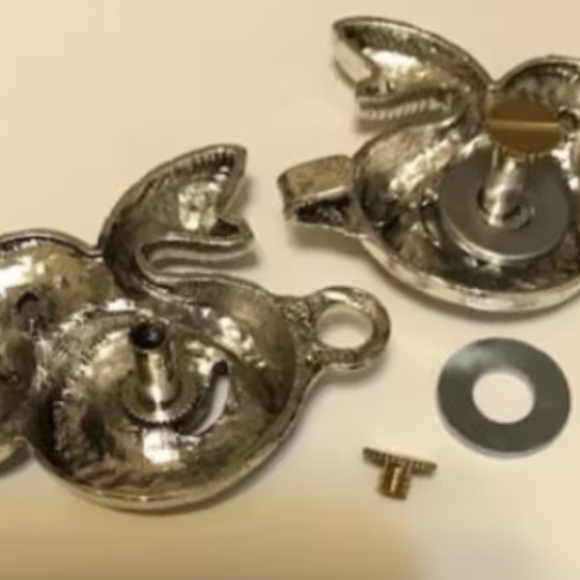 snake cloak clasp in gold with chain - Picture 2 of 3